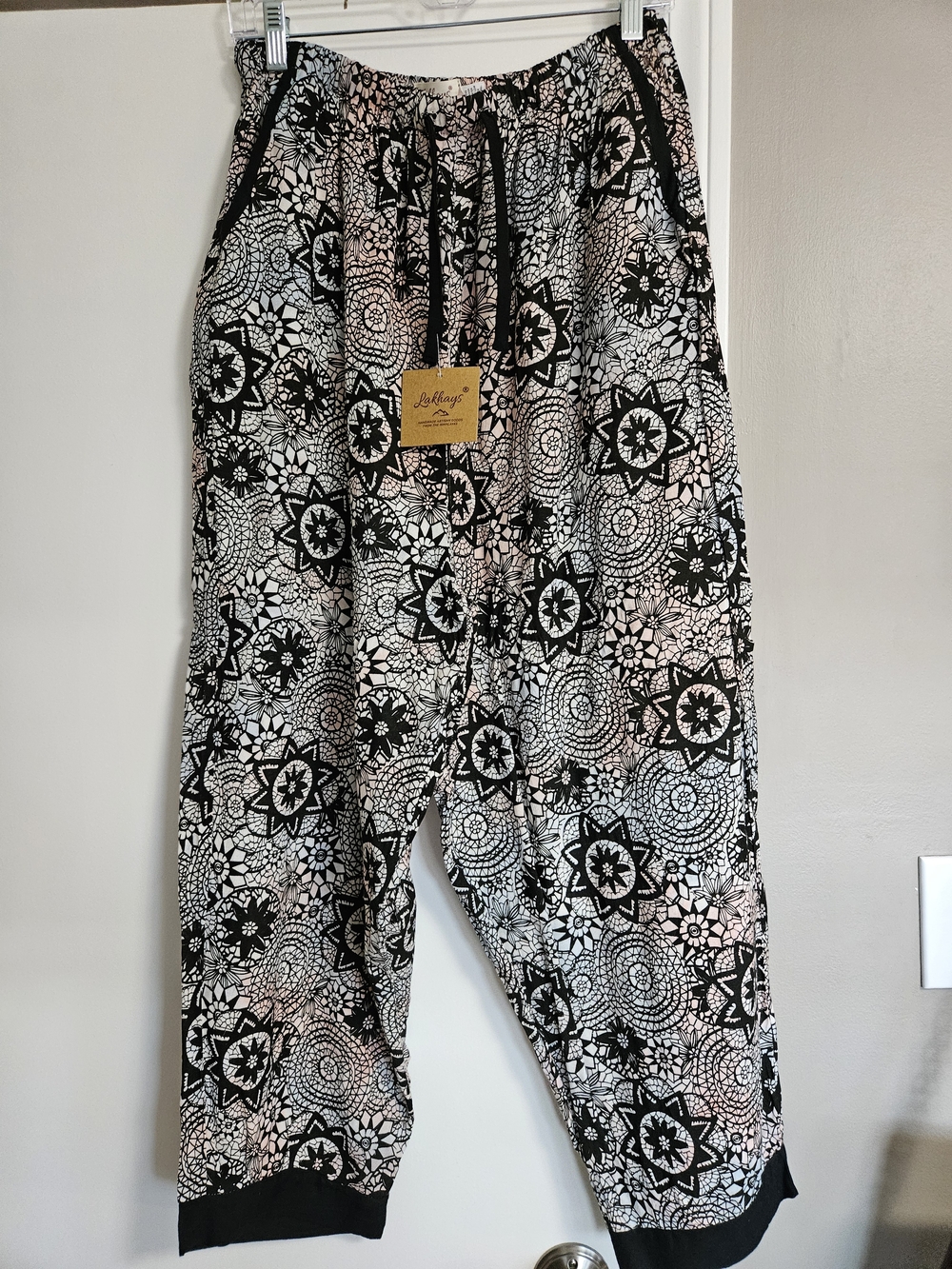 Relaxed Cropped Jogger Pants in Black & White Mosaic